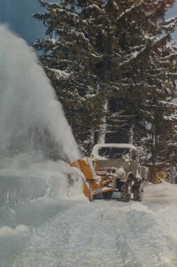 20220824-Paula-Zobrist-103-1.Unimog-mit-Schnägg