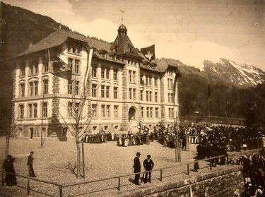 190404XX_Schulhaus Dorf Einweihung_Jungfrauzeitung_web