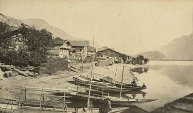 1870xxxx_001 - Brienz - Hotel Löwen - ohne Quai mit Booten am Strand_web