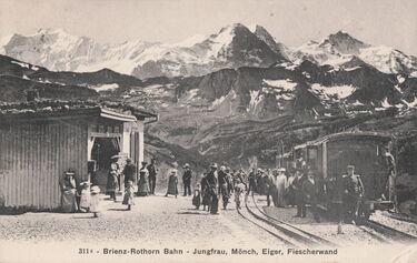 1911xxxx_001 - Brienz - Planalp mit BrB und Bahnreisenden_web