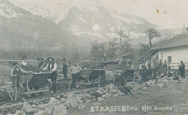 1916xxxx_112 - Brienz - Strassenbau Kienholz - Foto von Martin Flück_web