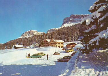 1968 ca. (VW-Käfer hat schon grosse Heckscheibe) - Axalp - Sporthotel (früher Pension Axalp)