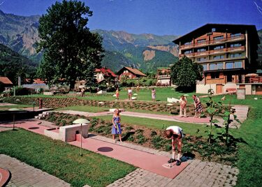 19xxxxxx - Brienz - Hotel Krone mit internationaler Minigolfanlage_web