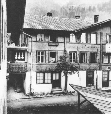 Am Nussbeun (Kirchbühl 4),Haus von Peter Flück-Ruef,erster Standort der Geigenbauschule um 1945_web